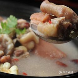 洪湖莲藕最新批发价新鲜到货，火热抢购中！